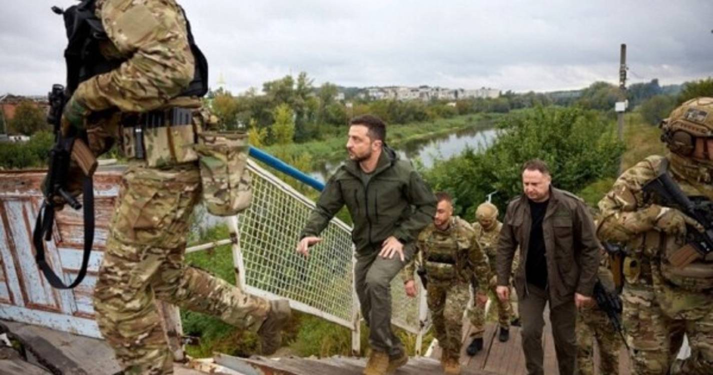 Ucrânia: Zelensky acusa Rússia de "assassínios" e "tortura" em Izium