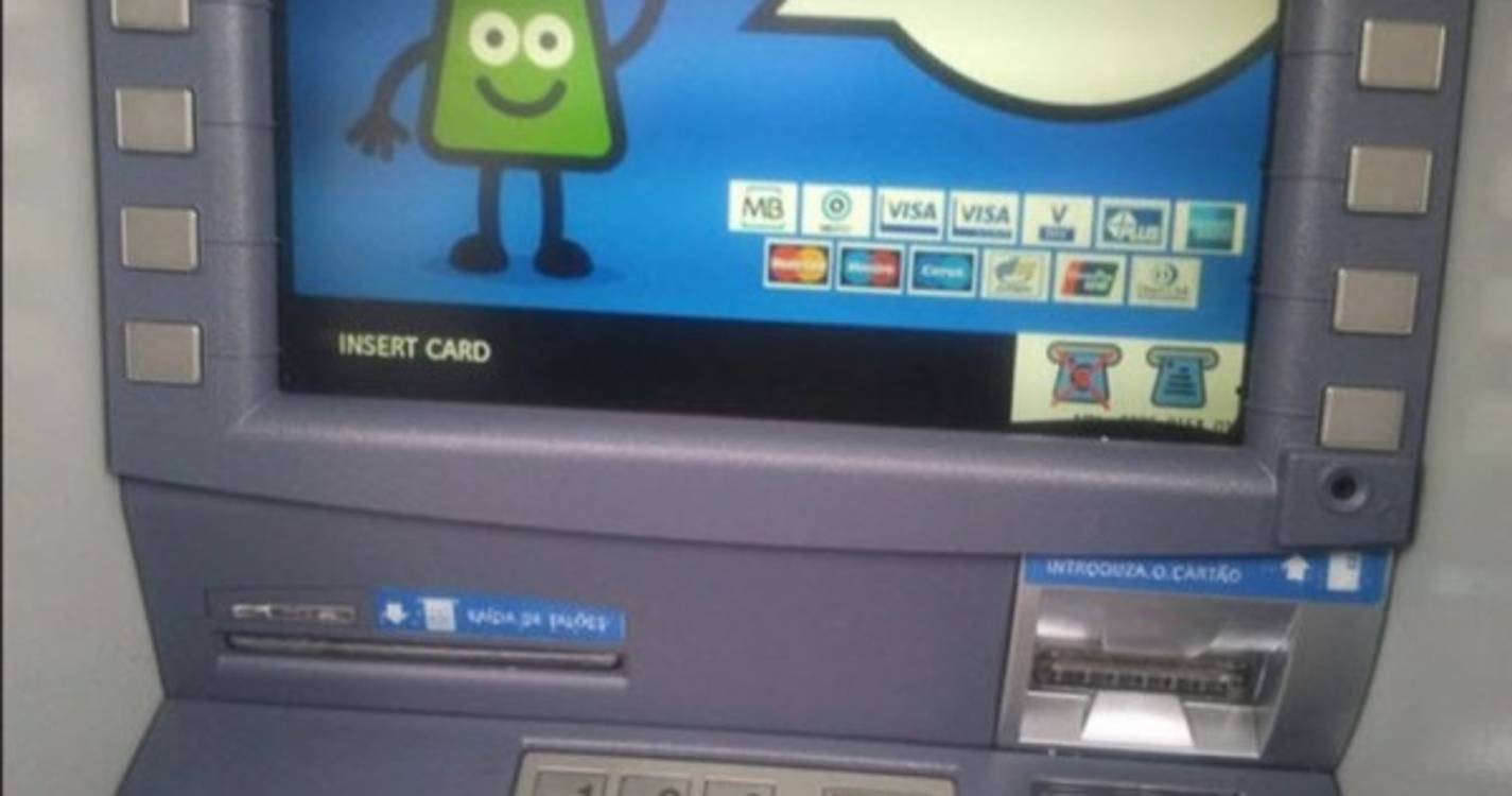 Retirada de caixa multibanco no Campanário gera revolta