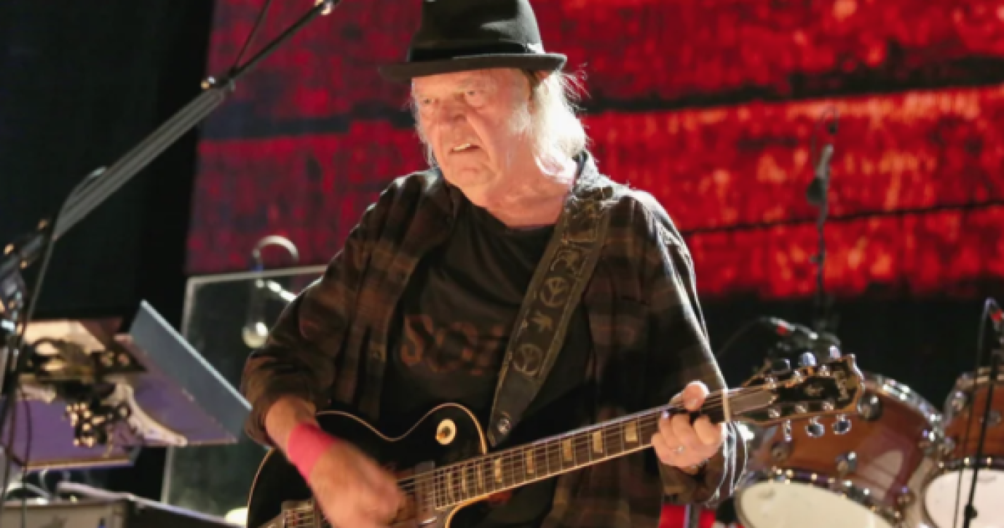 Spotify confirma que vai remover músicas de Neil Young do serviço