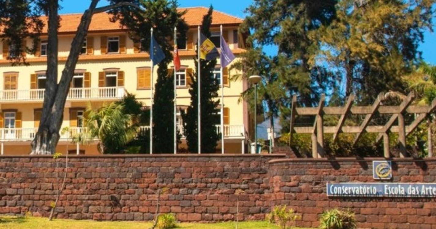 Alunos do Conservatório recebem tablets com manuais digitais