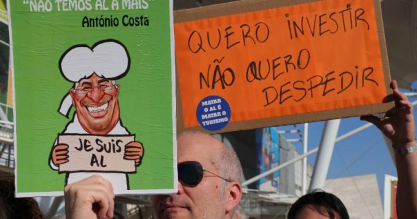 Habitação: Centenas protestam em Lisboa contra limitações ao alojamento local
