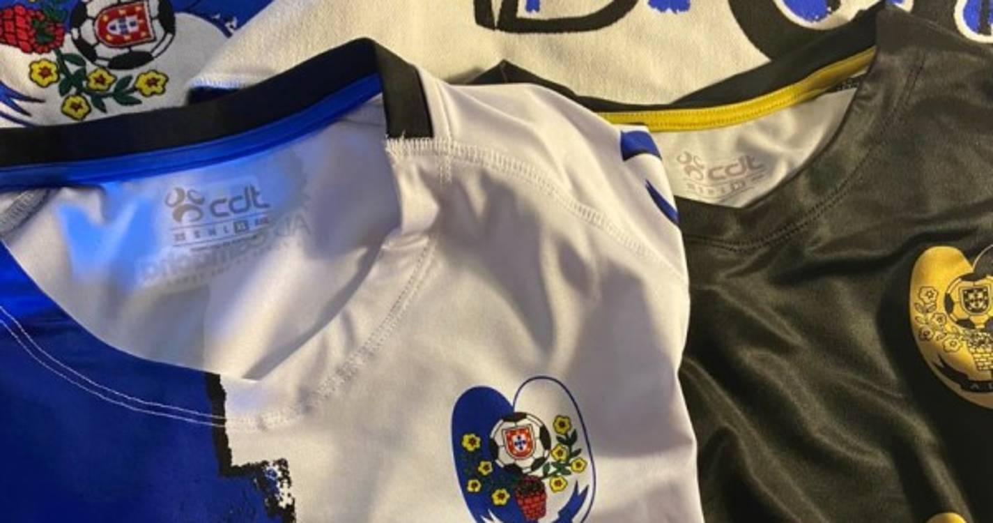 AD Camacha oferece camisolas à página Campeonato das Oportunidades