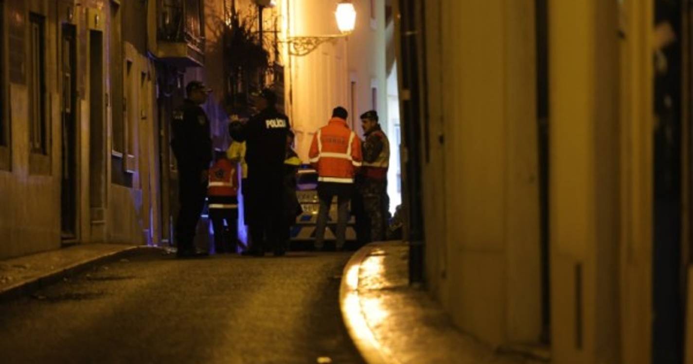 Duas crianças assistidas no Hospital da Estefânia após incêndio receberam alta