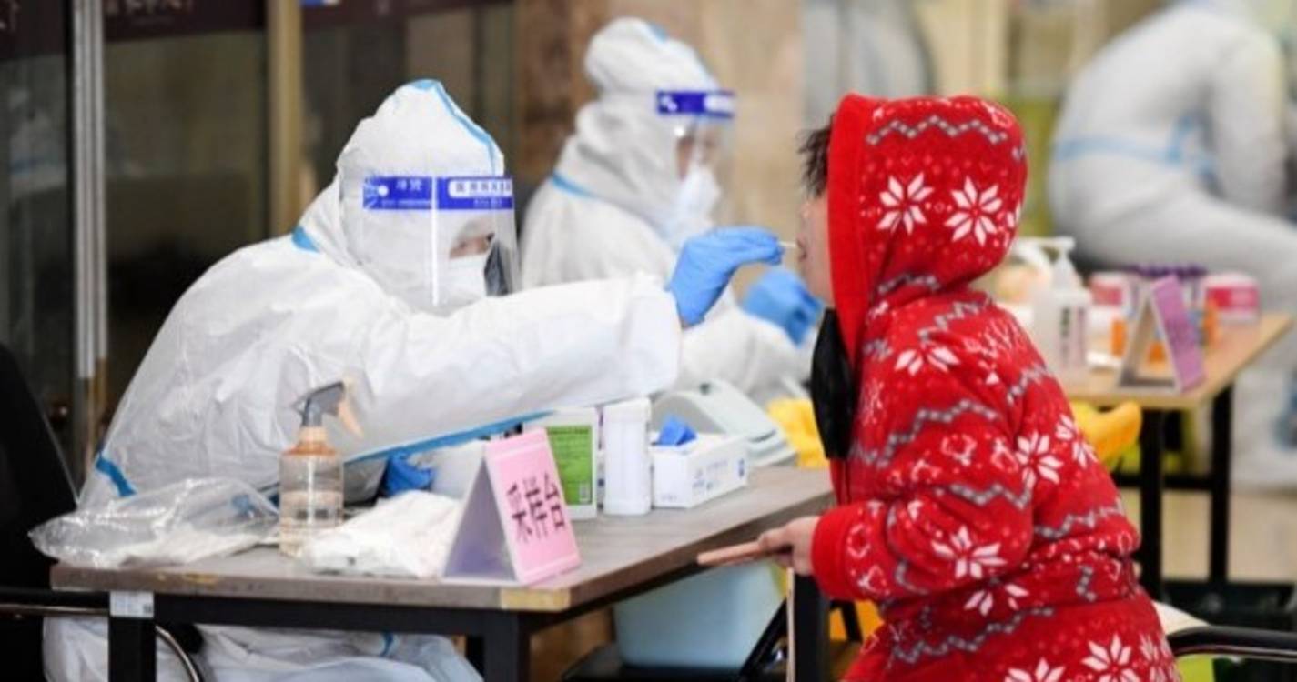 Covid-19: China vai deixar de exigir teste PCR que mantinha para alguns viajantes