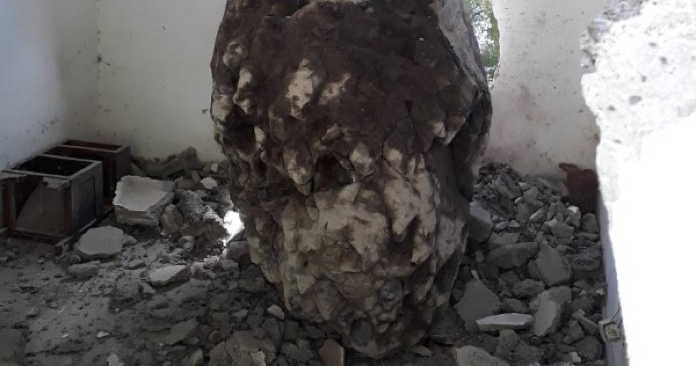 Turistas assustados com queda de pedra de grandes dimensões na Calheta (com fotos)