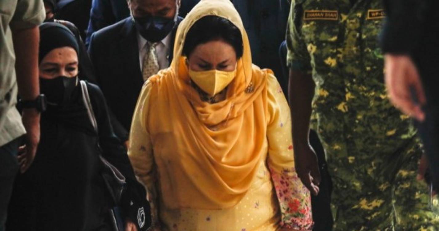 Ex-primeira-dama da Malásia condenada em processo de subornos