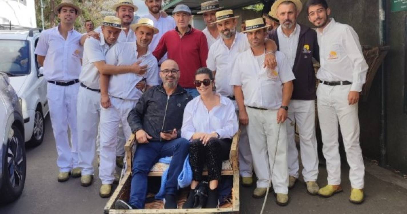 Humorista Fernando Rocha anda de carrinho de cesto na Madeira
