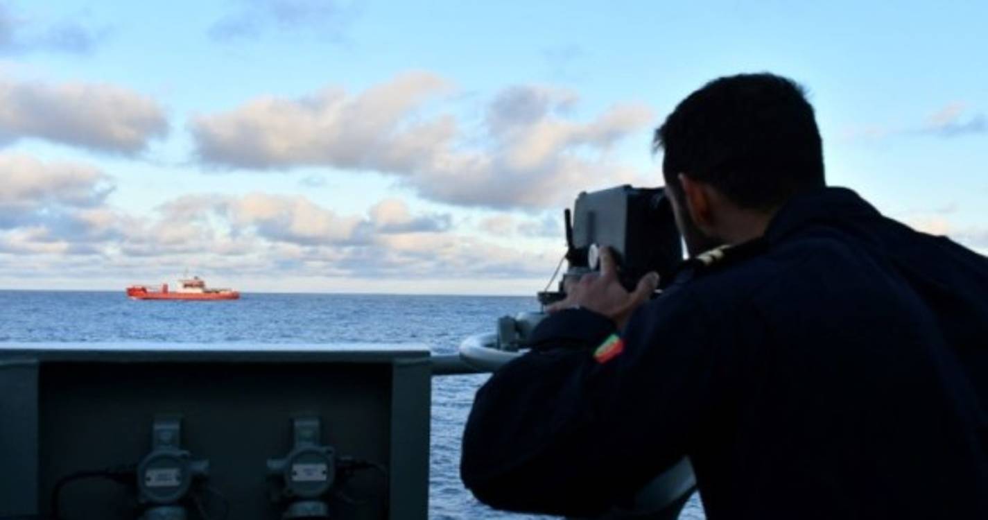 Navio da Marinha acompanha navio científico russo