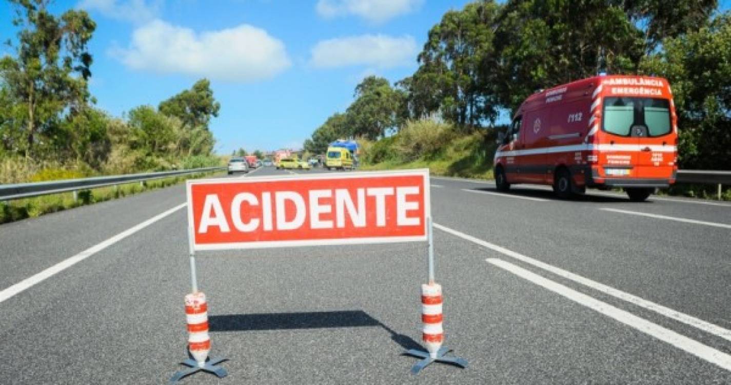 Acidente com três feridos corta Estrada Nacional 4 em Elvas