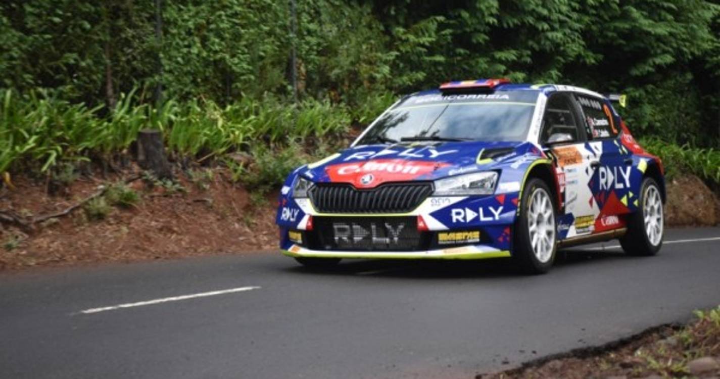 Alexandre Camacho cimenta liderança