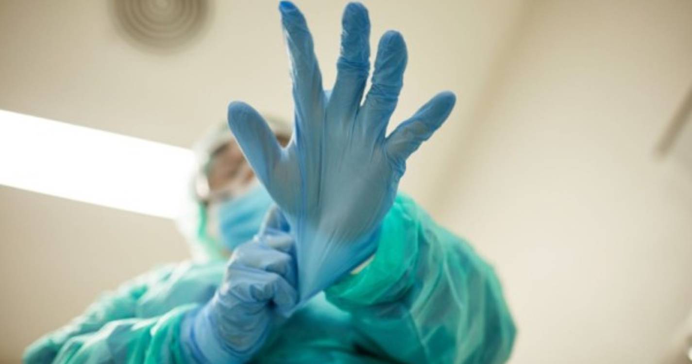 Enfermeiros entregam petição a exigir reconhecimento da profissão de desgaste rápido