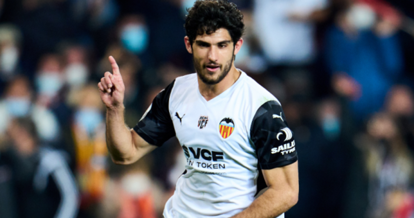 Wolverhampton contrata internacional português Gonçalo Guedes ao Valência