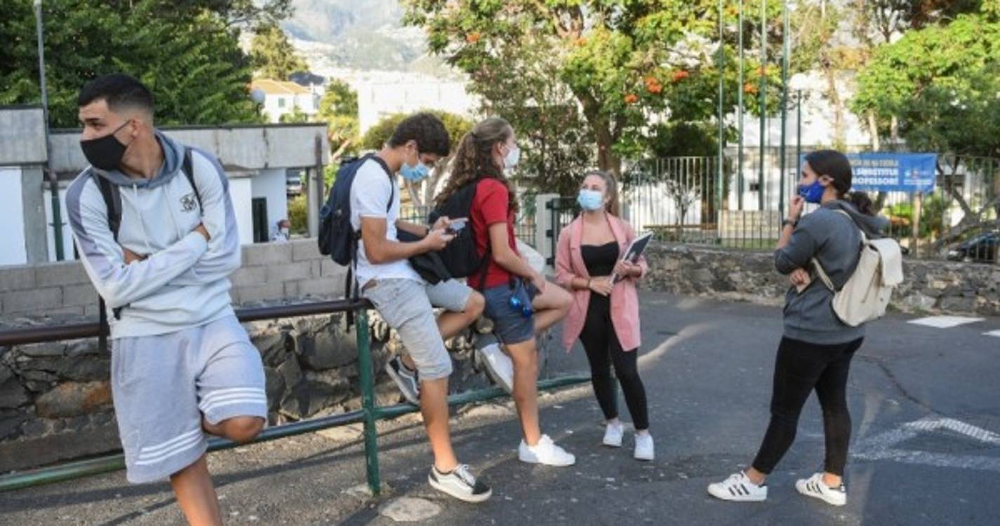 Apenas um caso de covid-19 registado no meio escolar nesta sexta-feira