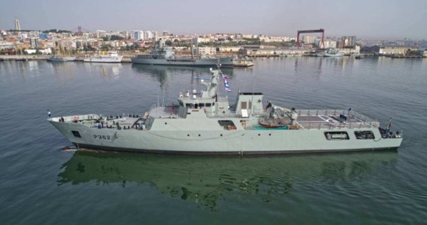 Marinha acompanhou dois navios russos ao largo da costa portuguesa