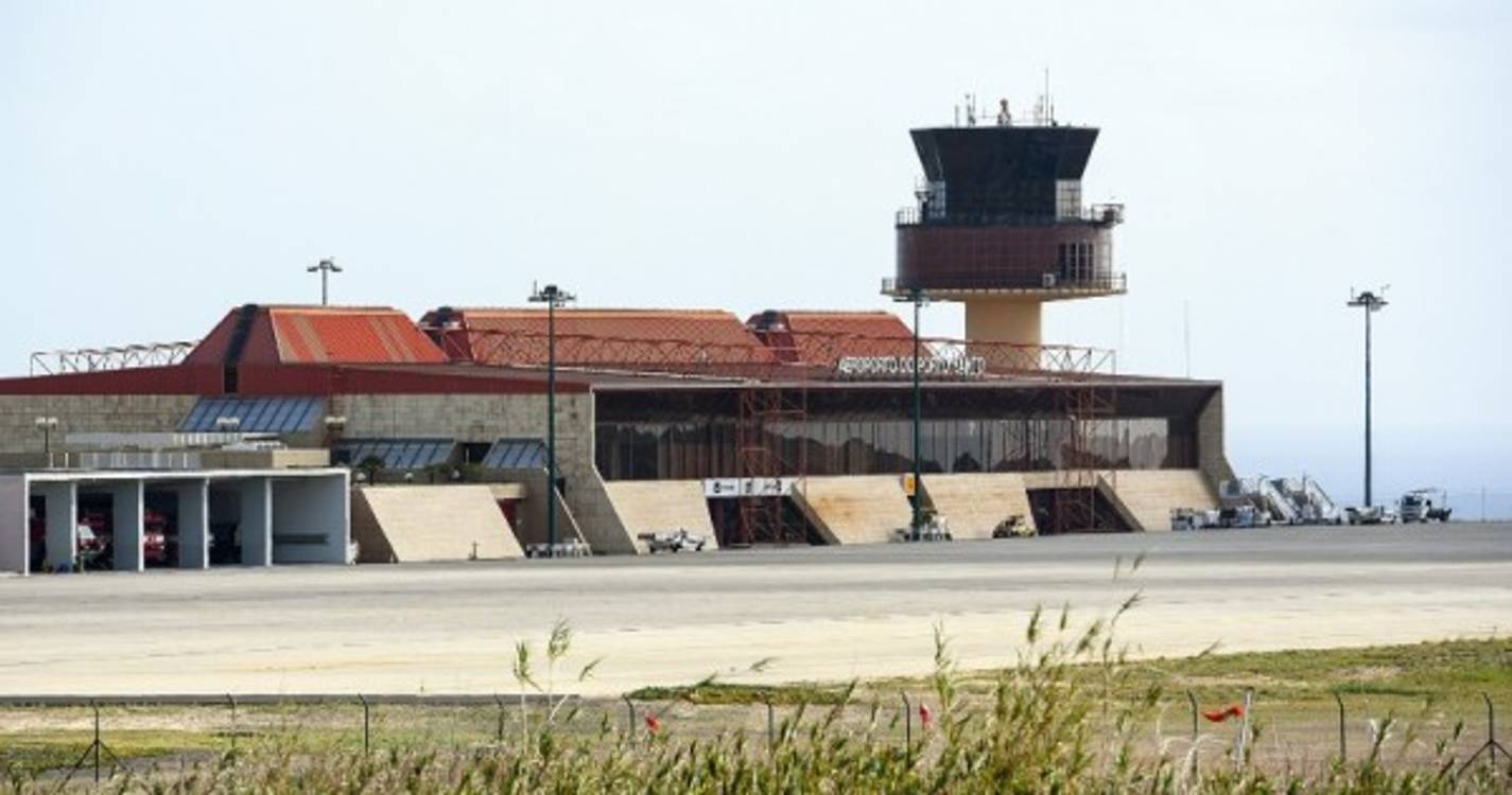 Voo com destino ao Porto Santo divergido para Canárias