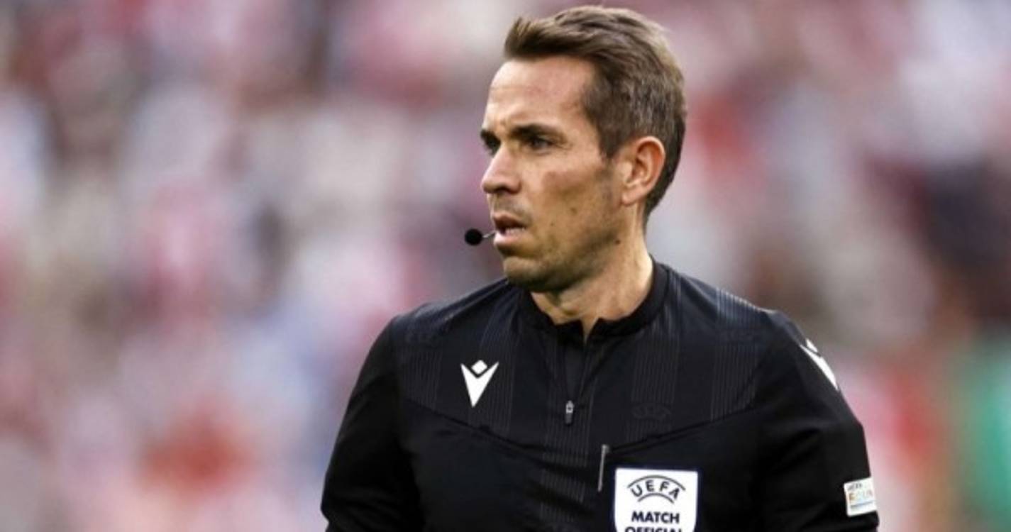 LE: Alemão Tobias Stieler é o árbitro do Sporting-Arsenal