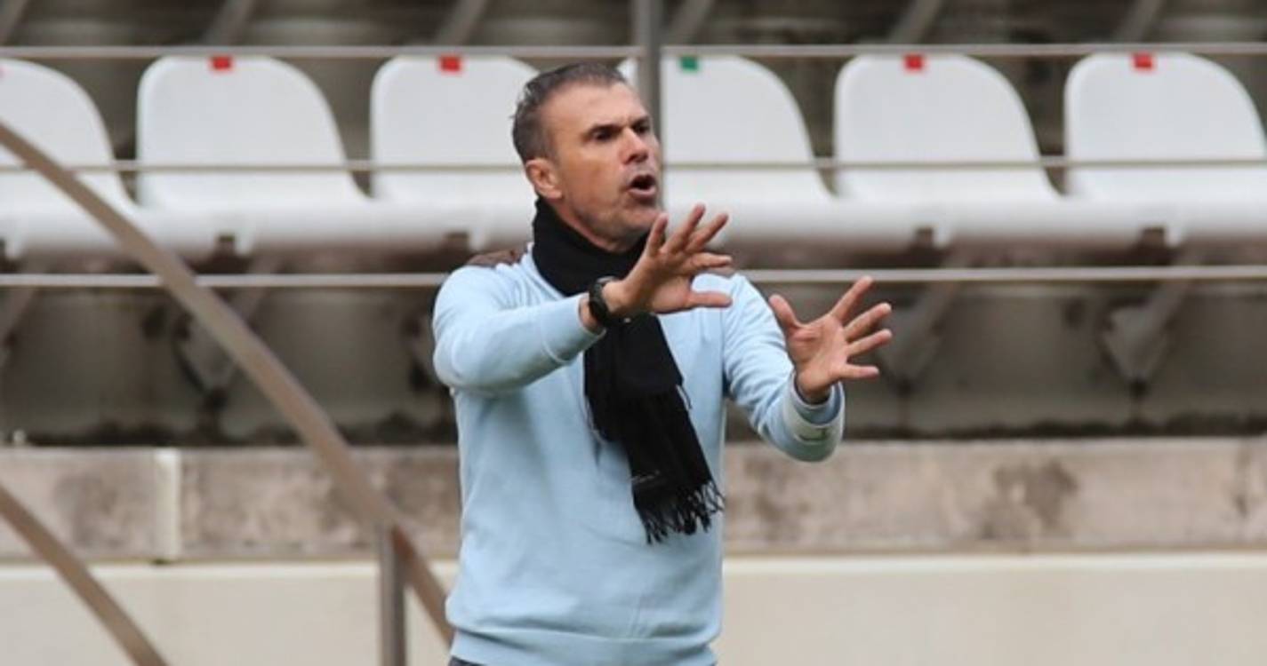 Milton Mendes de saída do Marítimo