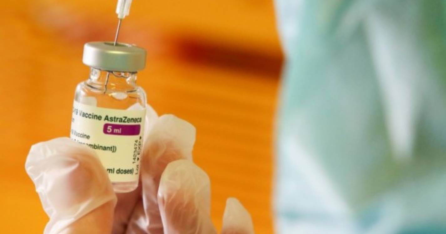 Vacina da AstraZeneca vai continuar no plano