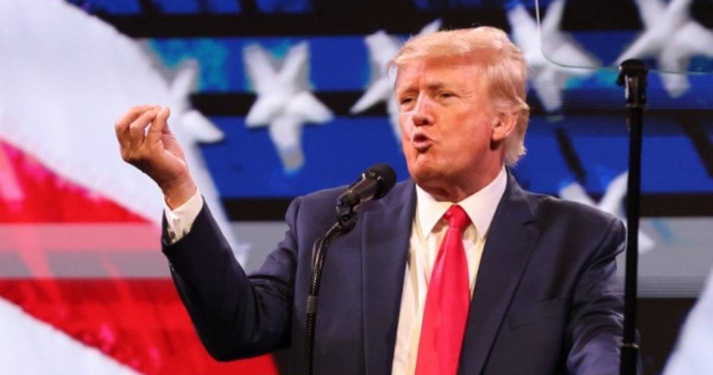 FBI encontrou pastas confidenciais vazias em mansão de Trump