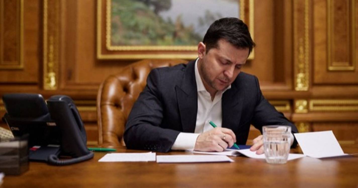 Zelenski confia em "relações estreitas" com novo primeiro-ministro britânico