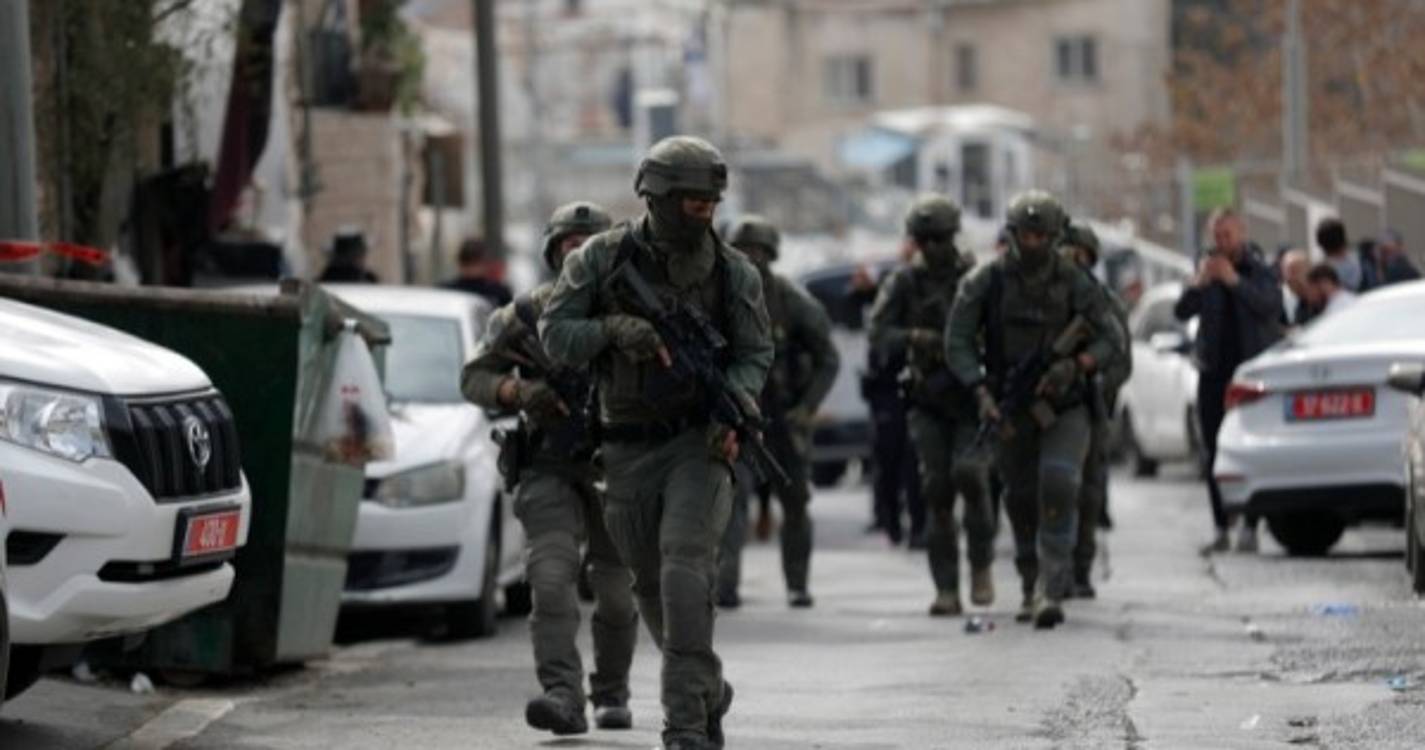 Homem armado faz dois feridos em Jerusalém Oriental