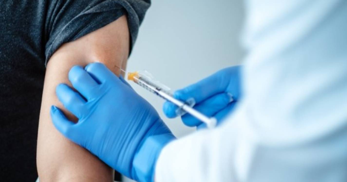 Covid-19: Madeira alcança amanhã 100 mil primeiras doses da vacina