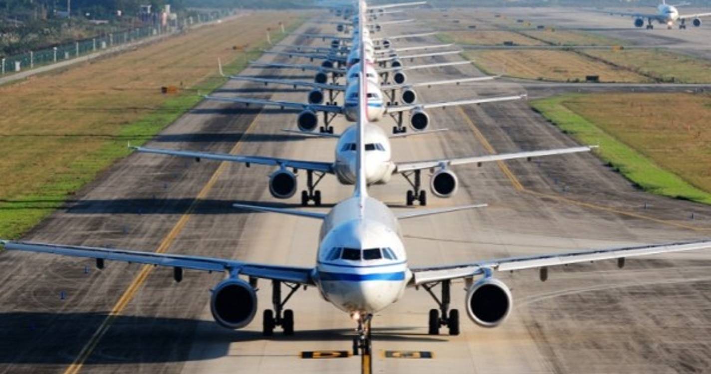 Procura por viagens de avião deverá ultrapassar níveis de 2019 para o ano - consultora