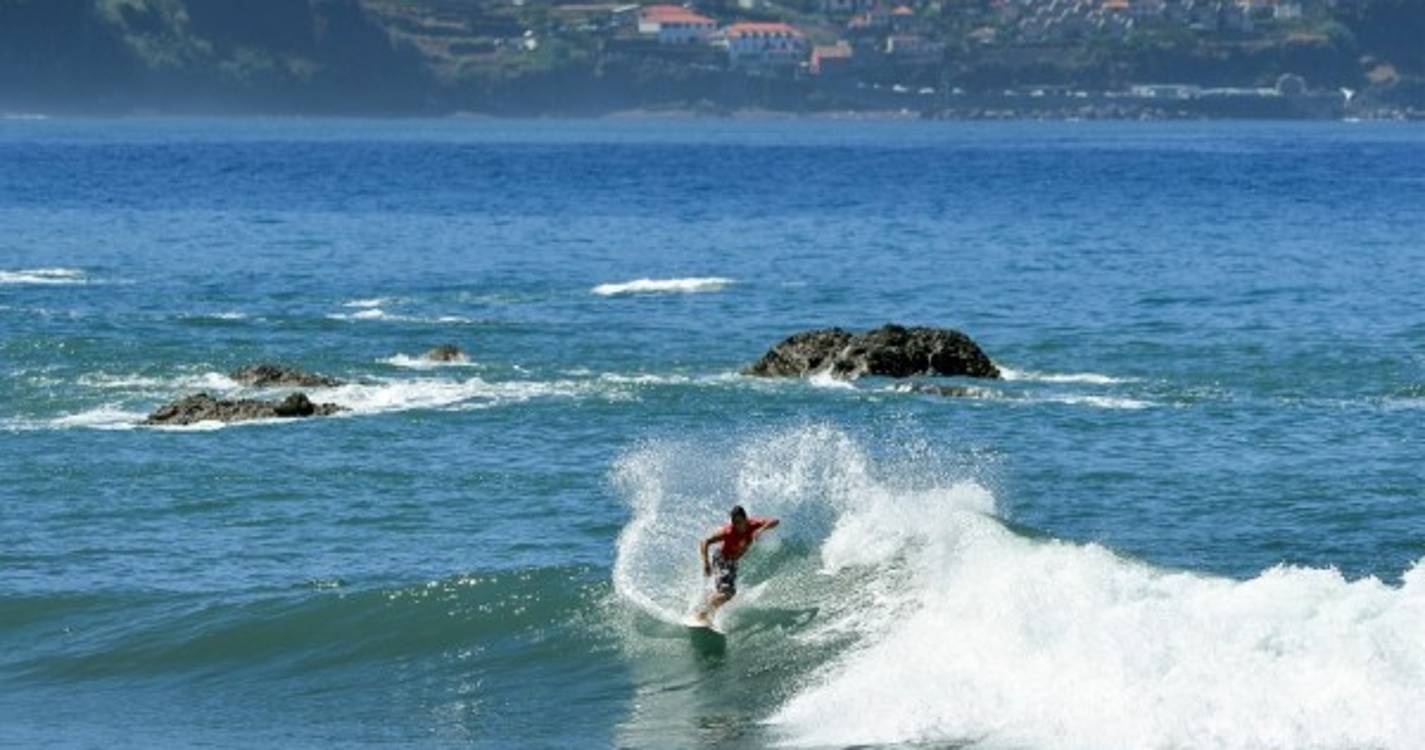 Temperatura da água do mar continua convidativa a banhos