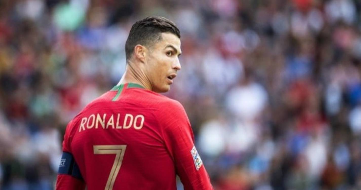 Ucrânia: Camisola de Cristiano Ronaldo ‘rende’ 2.200 euros