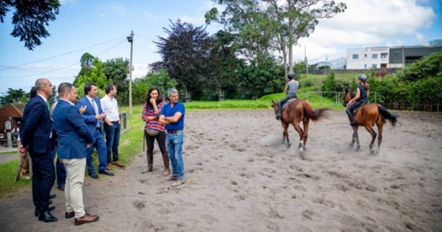 Pedro Fino visitou obras do Centro Hípico do Funchal