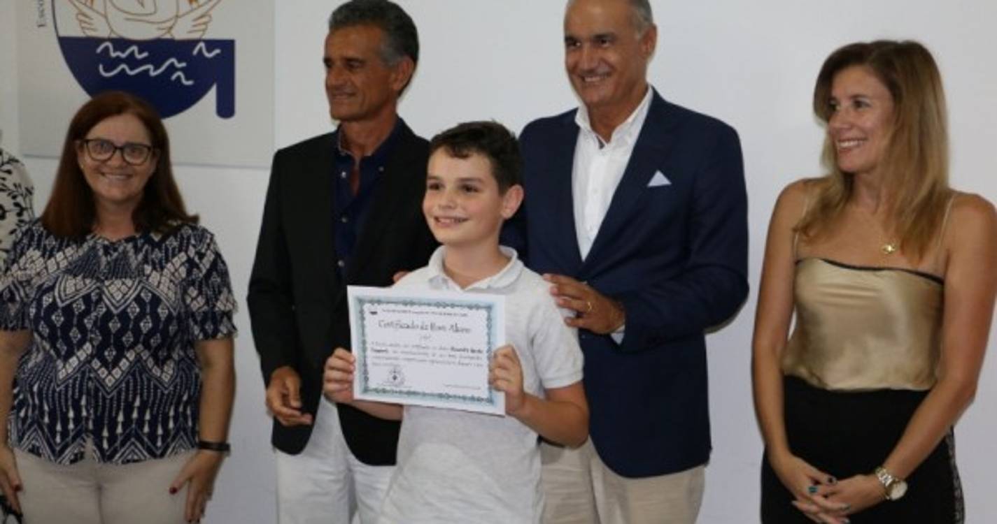 EB/PE Dr. Eduardo Brazão de Castro entrega 67 distinções a alunos