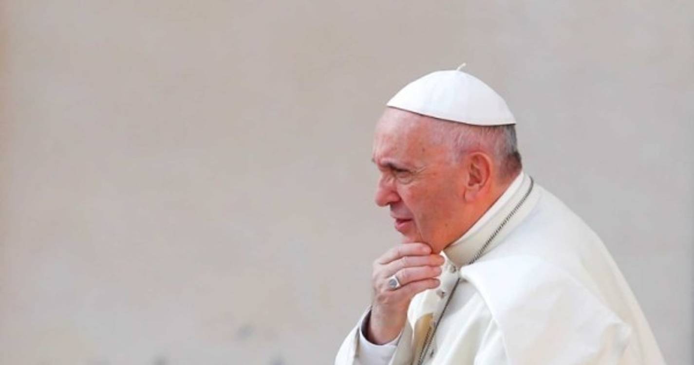 Papa Francisco diz que "o mundo tem sede de paz"