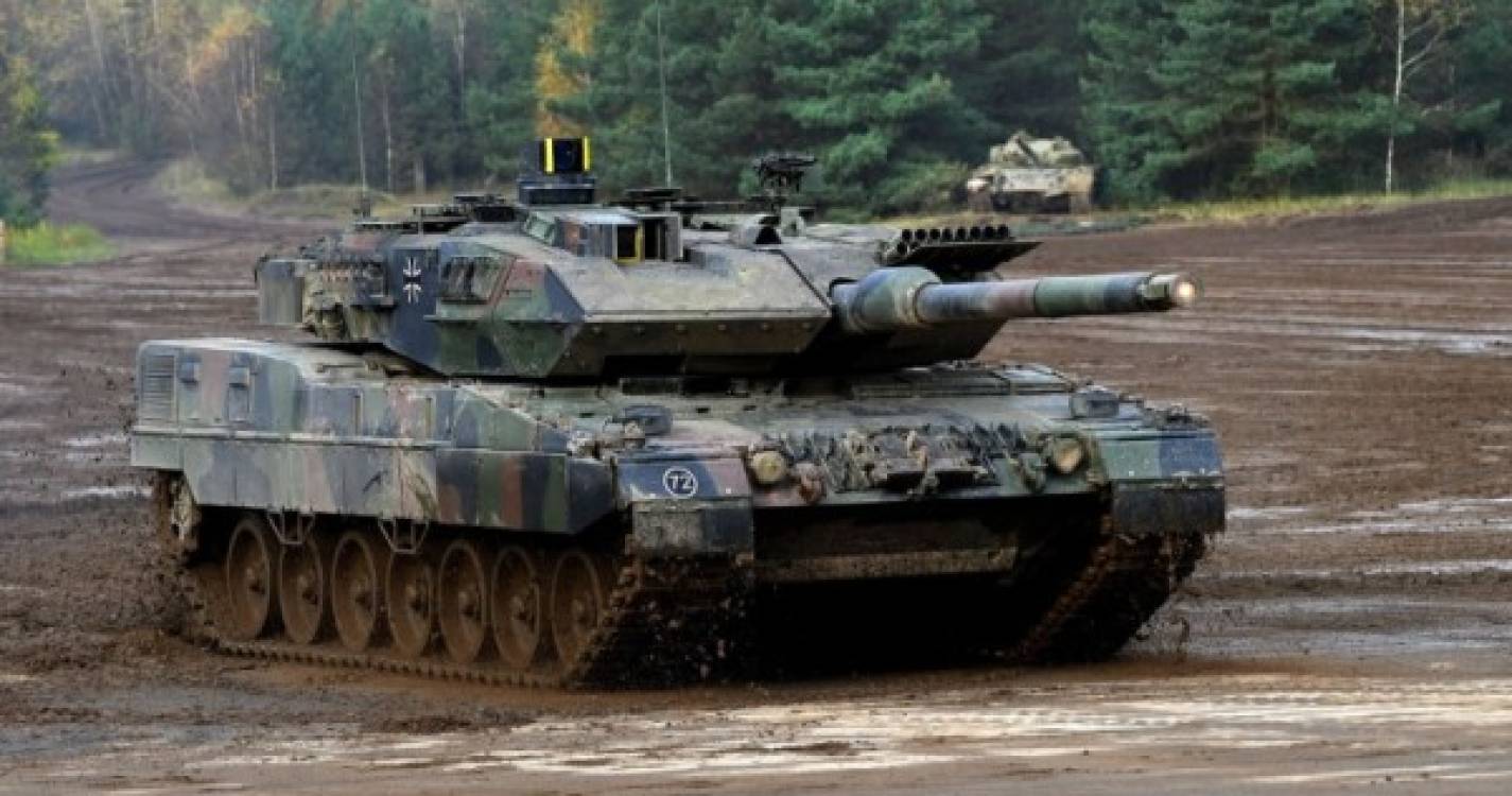 Ucrânia: Alemanha autoriza envio de tanques Leopard 2 para combater russos