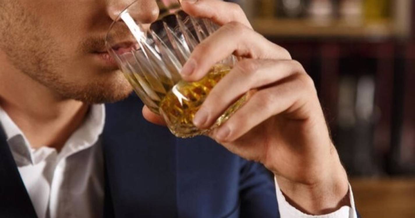 Covid-19: Consumo de álcool na rua deixa de ser proibido