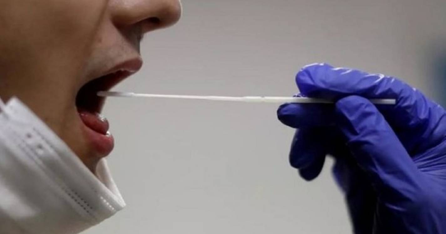 Escolas fazem acordos com farmácias para testar alunos