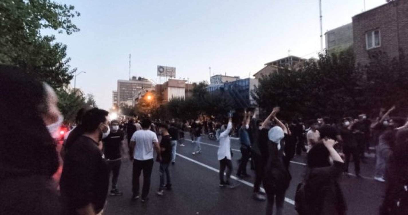 Irão: Repressão dos protestos provocou 326 mortos