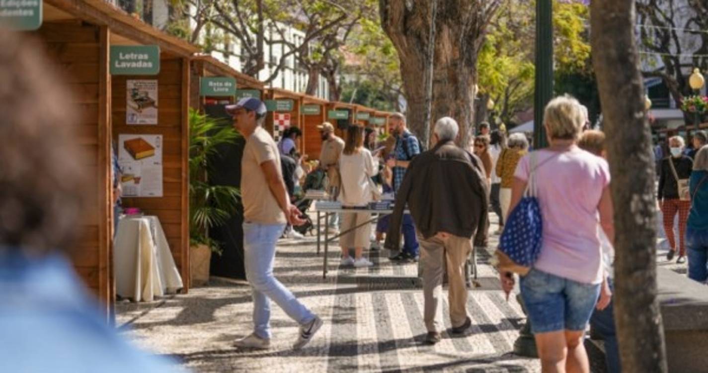 Miguel Sousa Tavares e sessões de autógrafos marcam segundo dia da Feira do Livro do Funchal