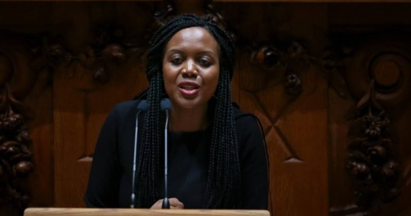 Joacine Katar Moreira abstém-se na votação do OE2022