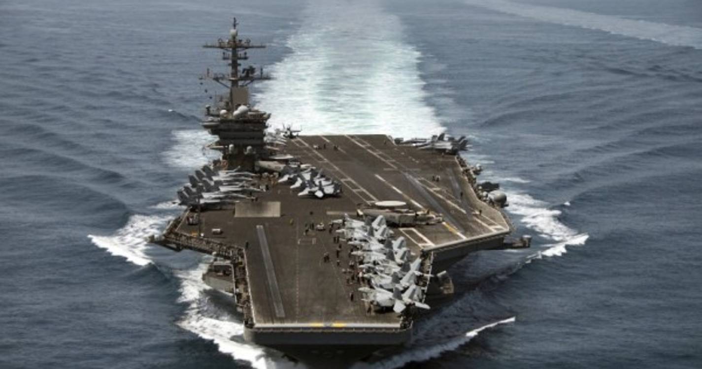 Iémen: Marinha dos EUA interceta navio iraniano com compostos para explosivos