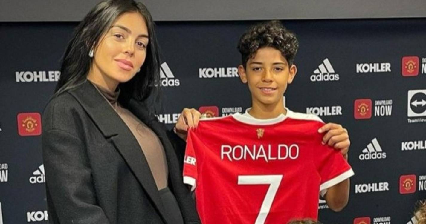 Cristianinho apresentado no Manchester United