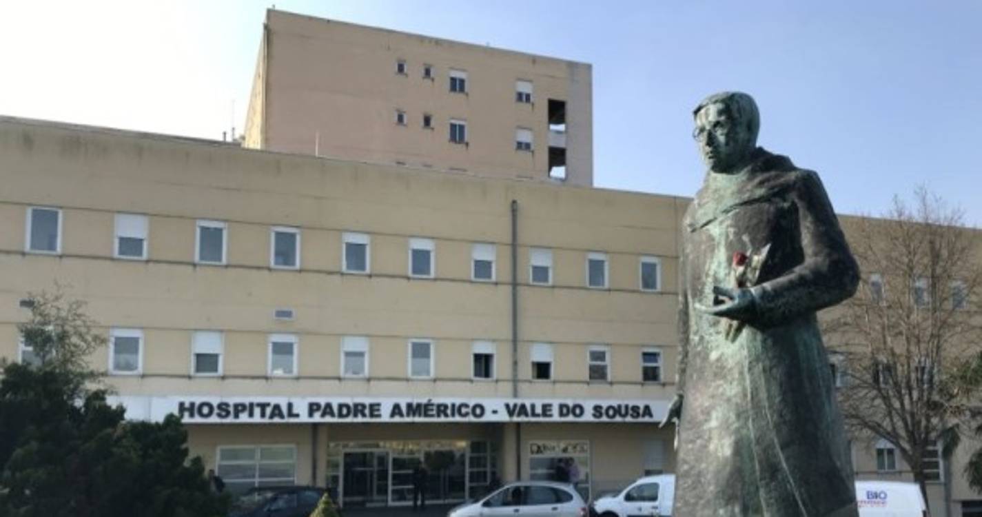 Bombeiros relatam que ambulâncias têm ficado retidas no hospital de Penafiel