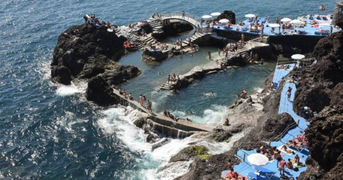 Praia da Doca do Cavacas interdita a banhos