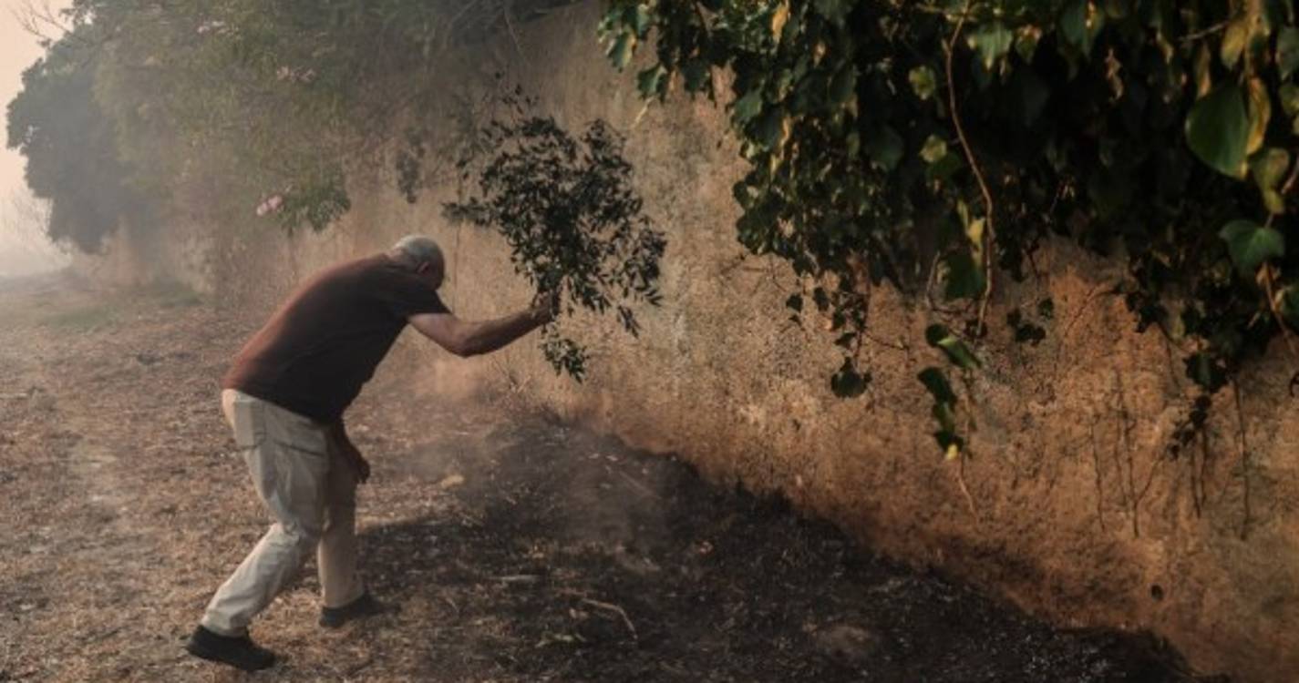 Incêndios: Evacuada localidade de Zambujeiro, no concelho de Cascais