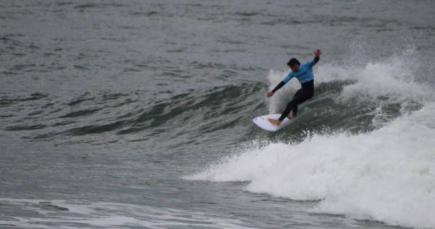 Atletas internacionais surfam amanhã a norte