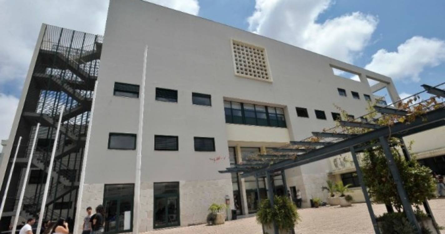 Estudantes universitários e recém-licenciados realizam estágios no Centro de Química da Madeira