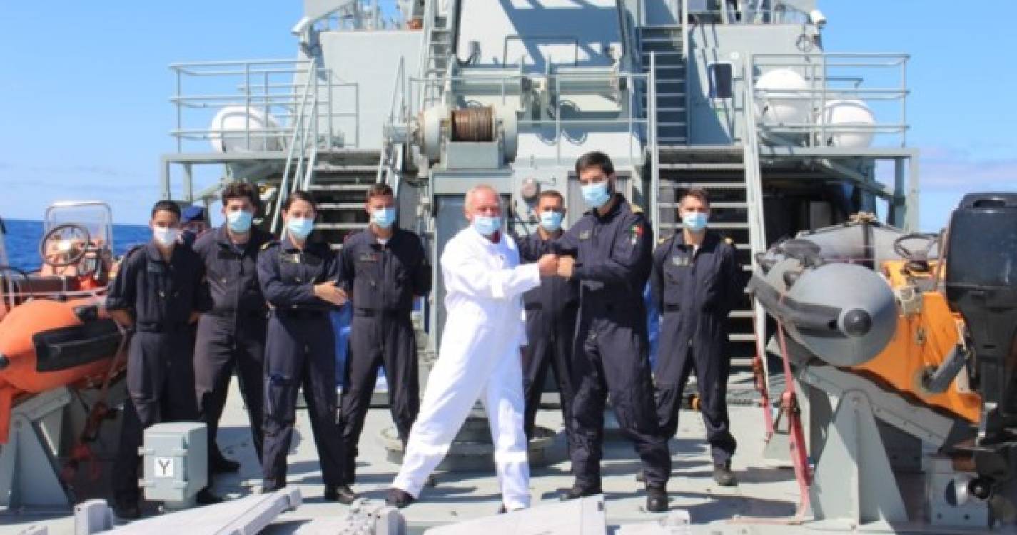 Marinha resgata velejador solitário de balsa salva-vidas ao largo do Porto Santo