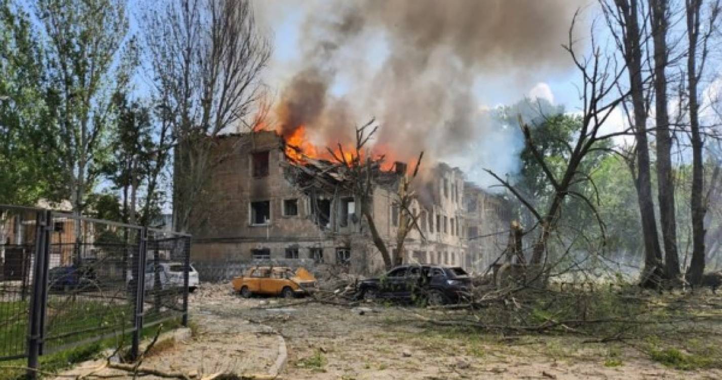 Ucrânia: Um morto e 15 feridos em ataque russo a clínica em Dnipro