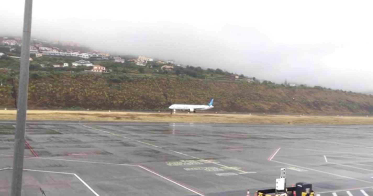 Voo procedente de Nova Iorque conseguiu aterrar na Madeira (com vídeo)