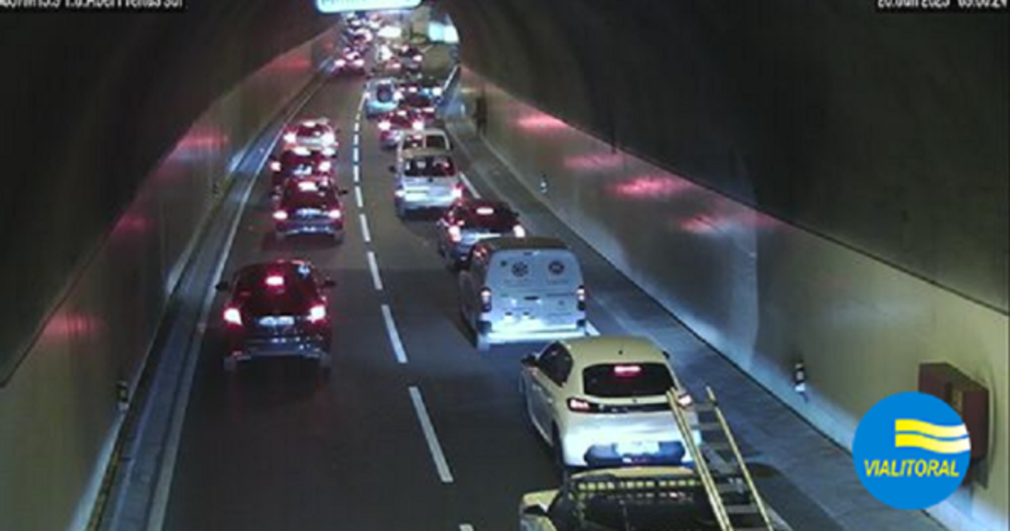 Trânsito bastante congestionado na via rápida