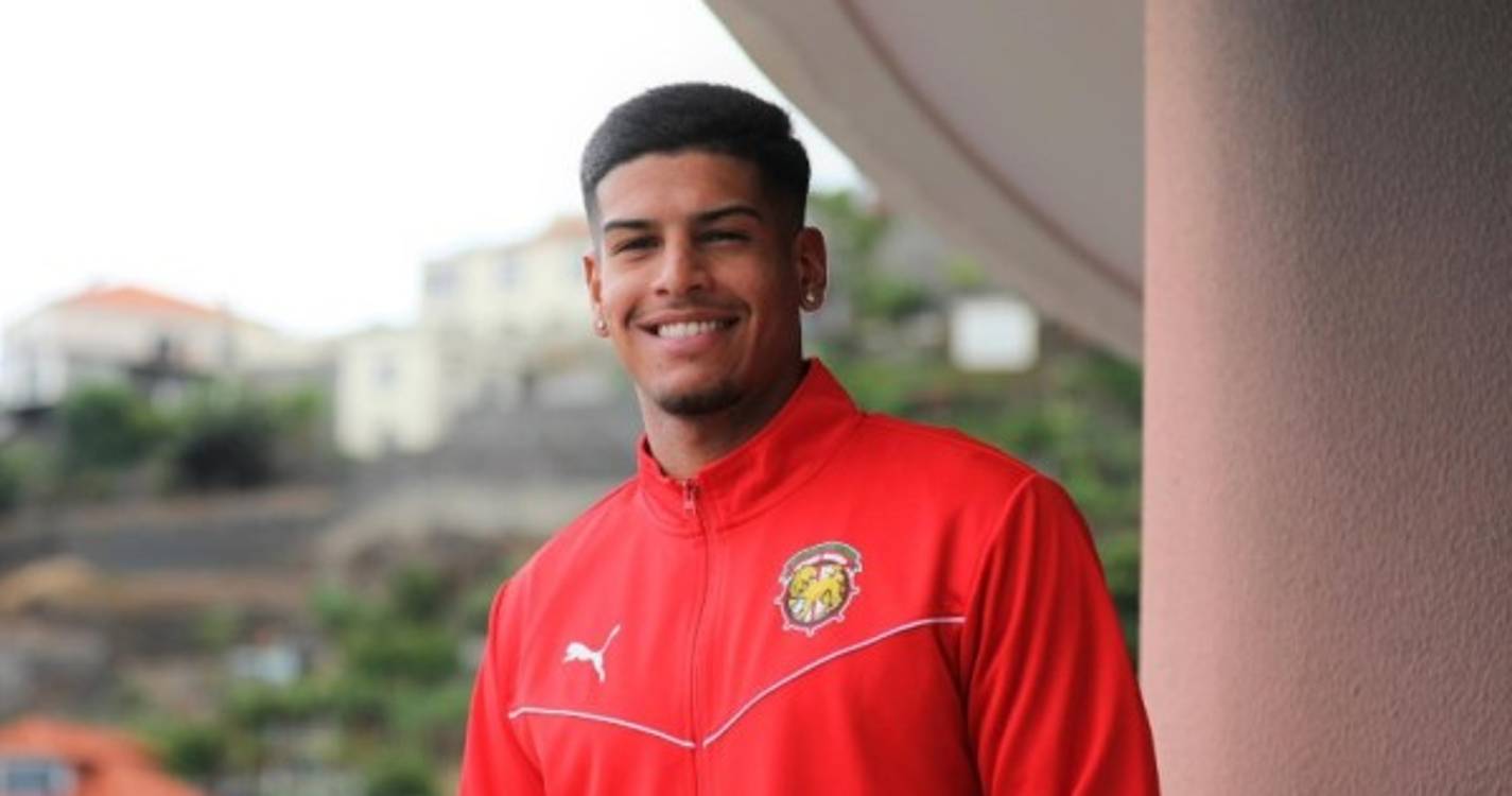 Marítimo oficializa médio Lucho Vega proveniente do Estoril Praia